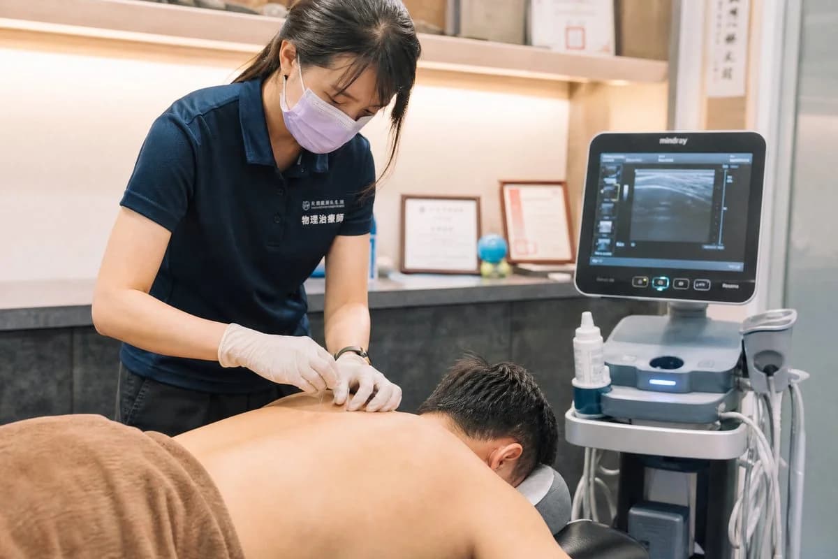肩頸筋膜炎(Neck Myofascial Pain):肩頸痠痛、僵硬緊繃怎麼辦?原因、症狀與治療全解析